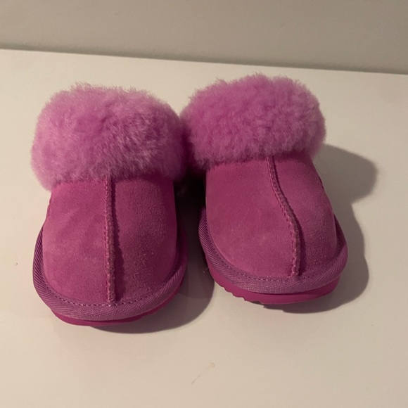 Ugg slides - Picture 2 of 6